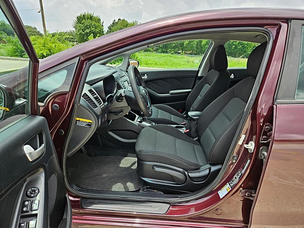 2017 Kia Forte LX - Photo 6