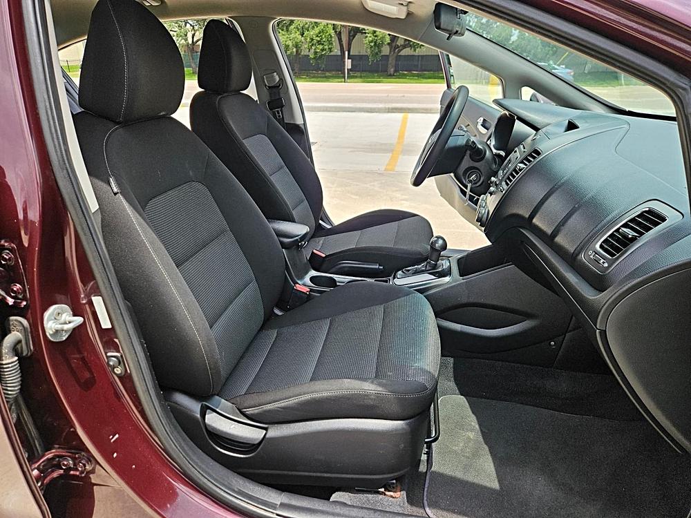 2017 Kia Forte LX - Photo 7