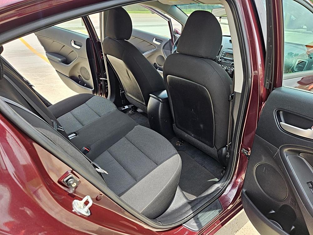2017 Kia Forte LX - Photo 11