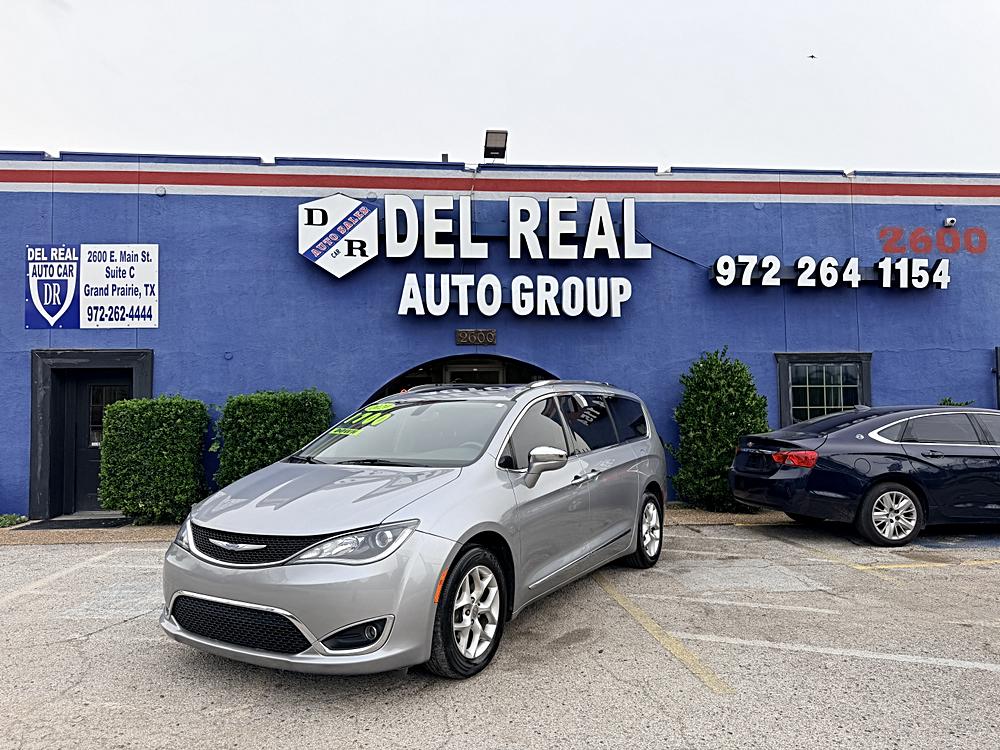 2020 Chrysler Pacifica Limited's photo