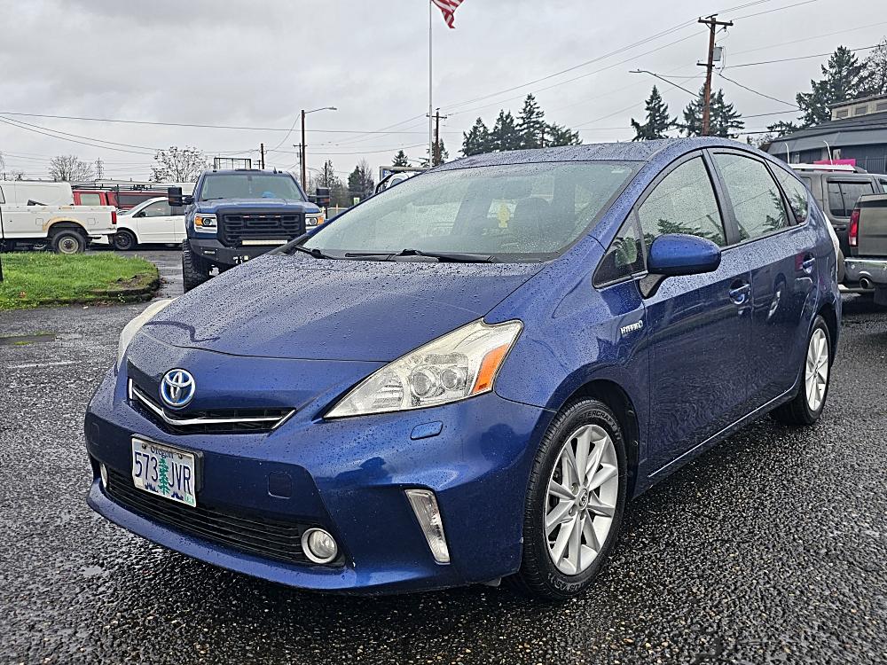 2014 Toyota Prius v Five's photo