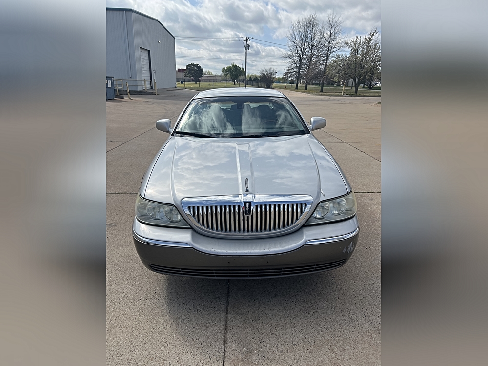 2003 Lincoln Town Car