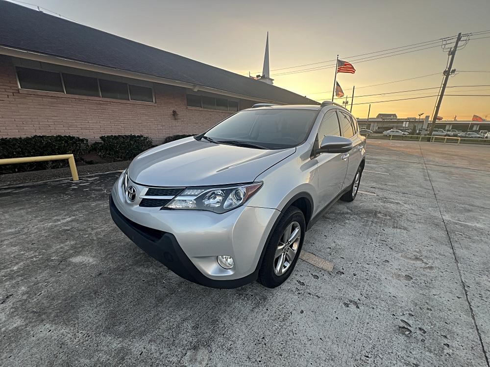 2015 Toyota RAV4 XLE's photo