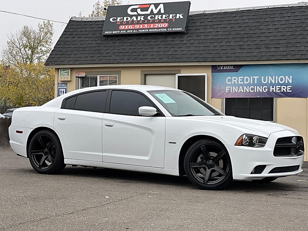 2014 Dodge Charger R/T's photo