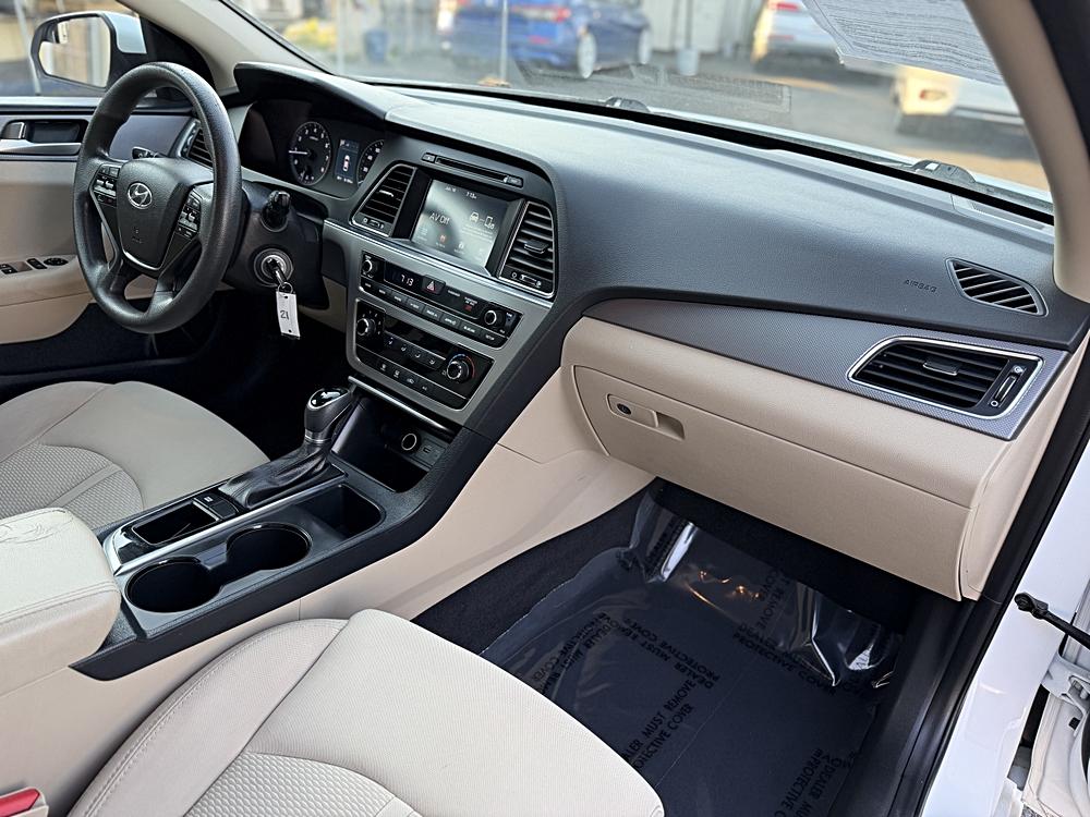 2017 Hyundai Sonata SE - Photo 10