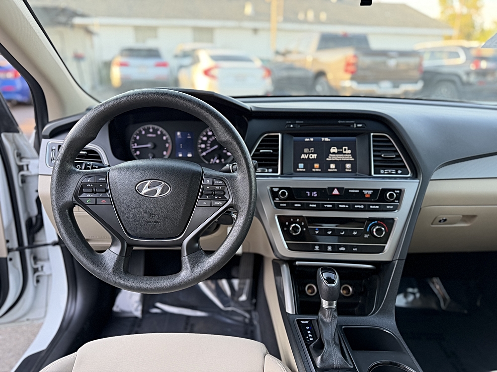 2017 Hyundai Sonata SE - Photo 25