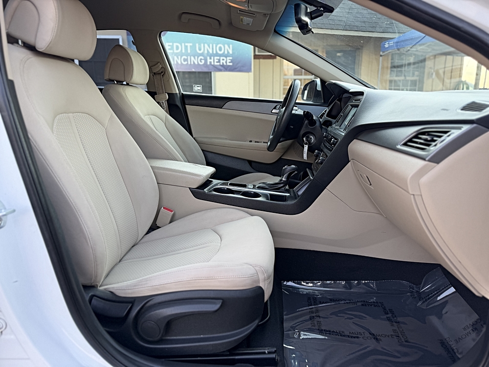 2017 Hyundai Sonata SE - Photo 9