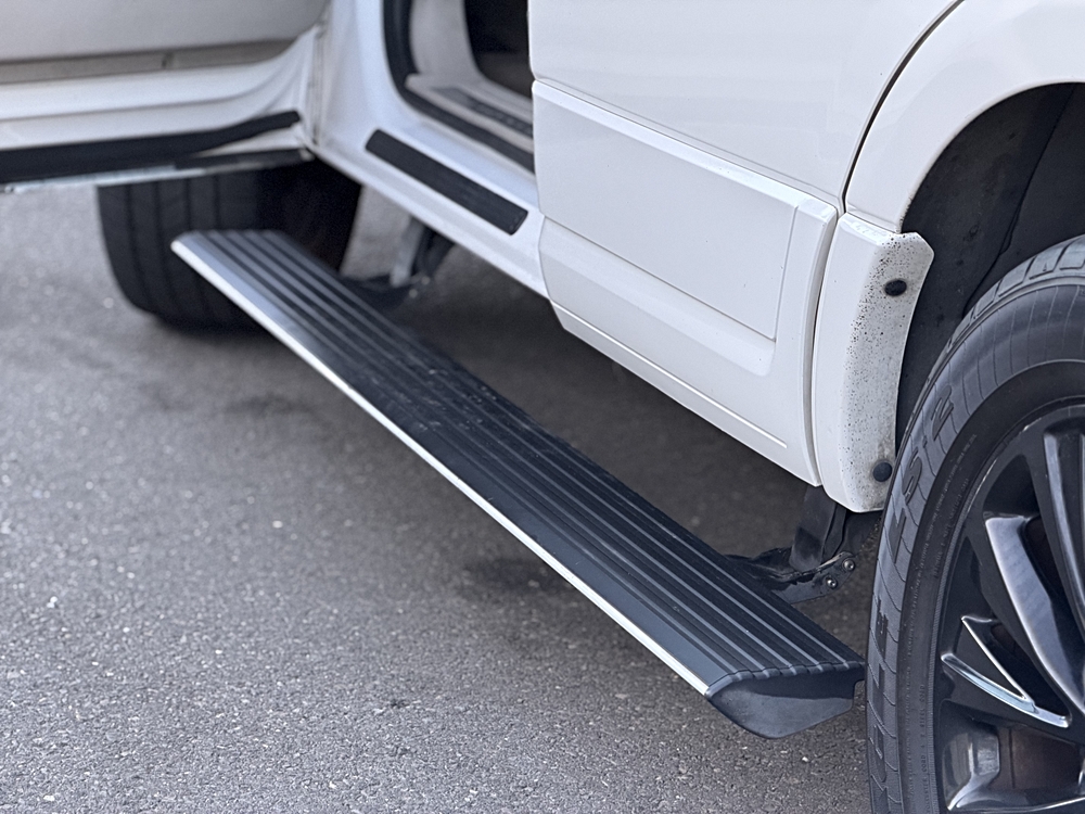 2016 Lincoln Navigator Select - Photo 29