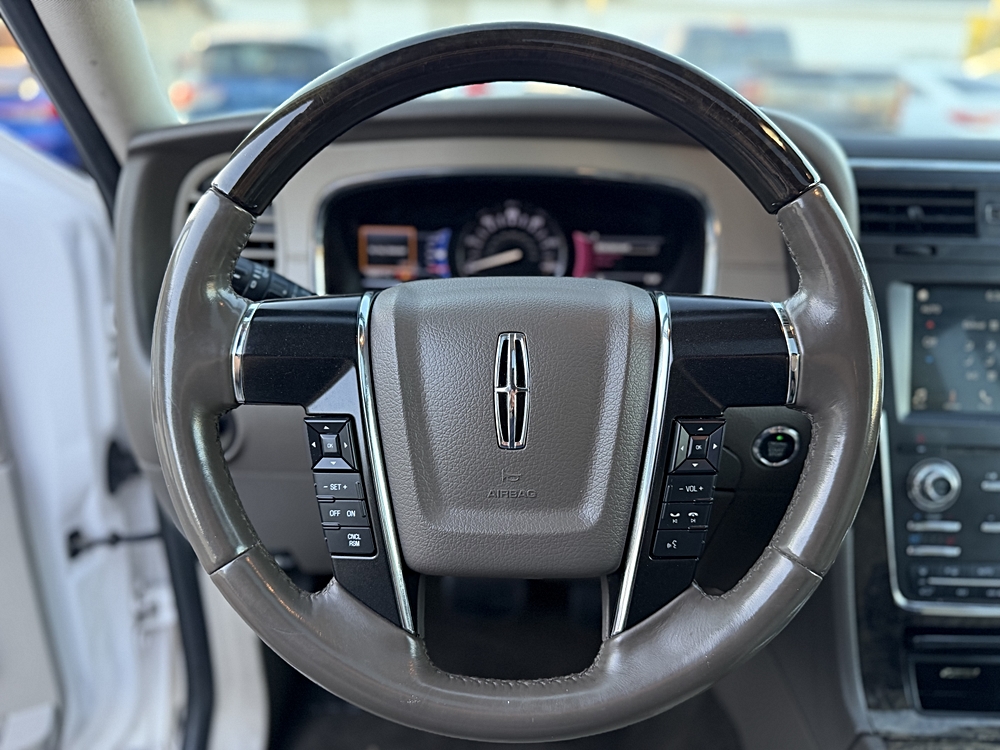 2016 Lincoln Navigator Select - Photo 19