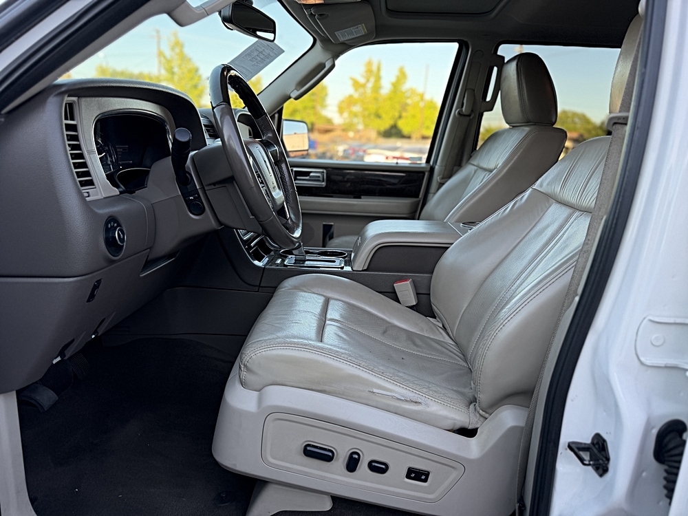 2016 Lincoln Navigator Select - Photo 16