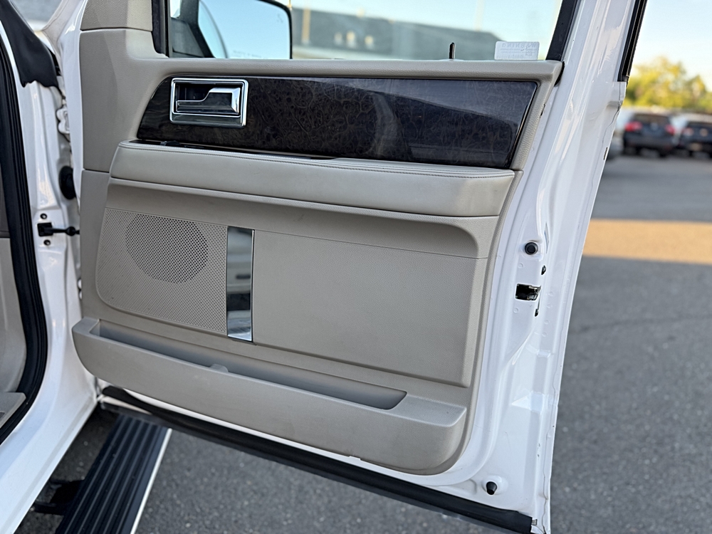 2016 Lincoln Navigator Select - Photo 12