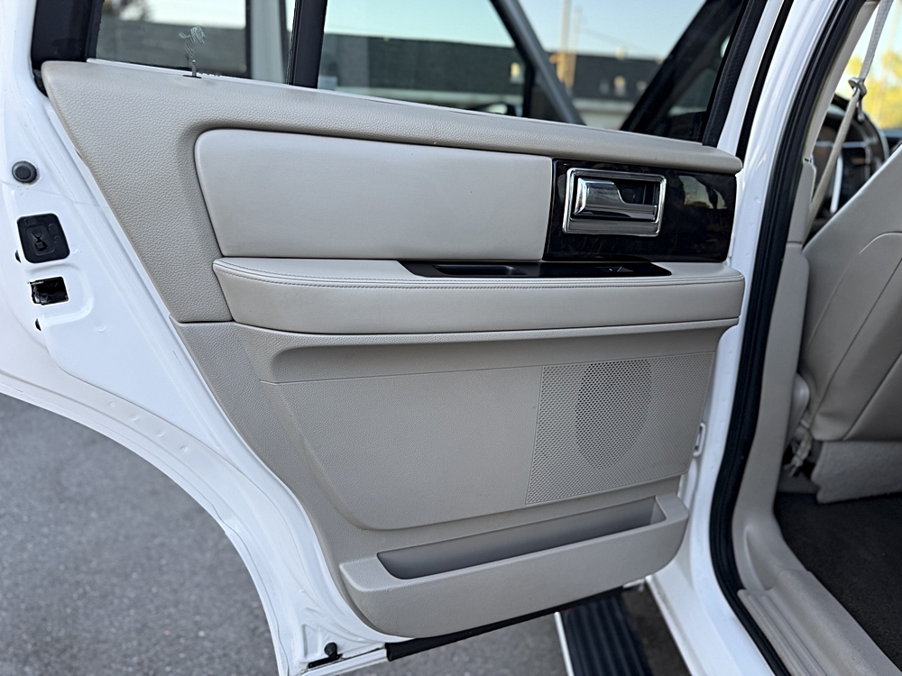 2016 Lincoln Navigator Select - Photo 25