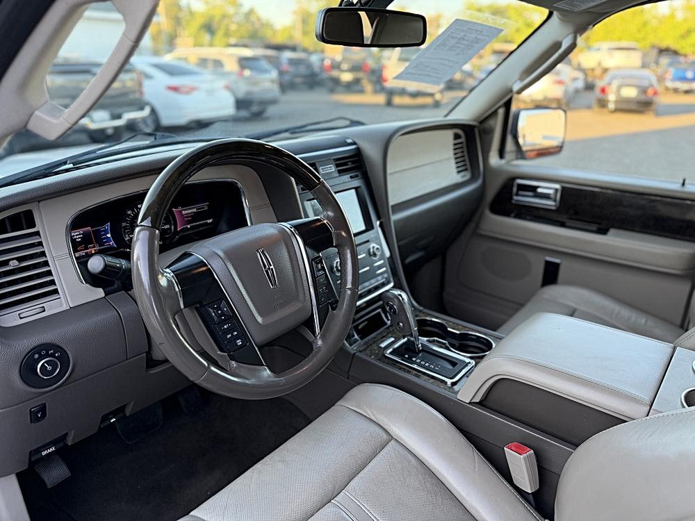 2016 Lincoln Navigator Select - Photo 17