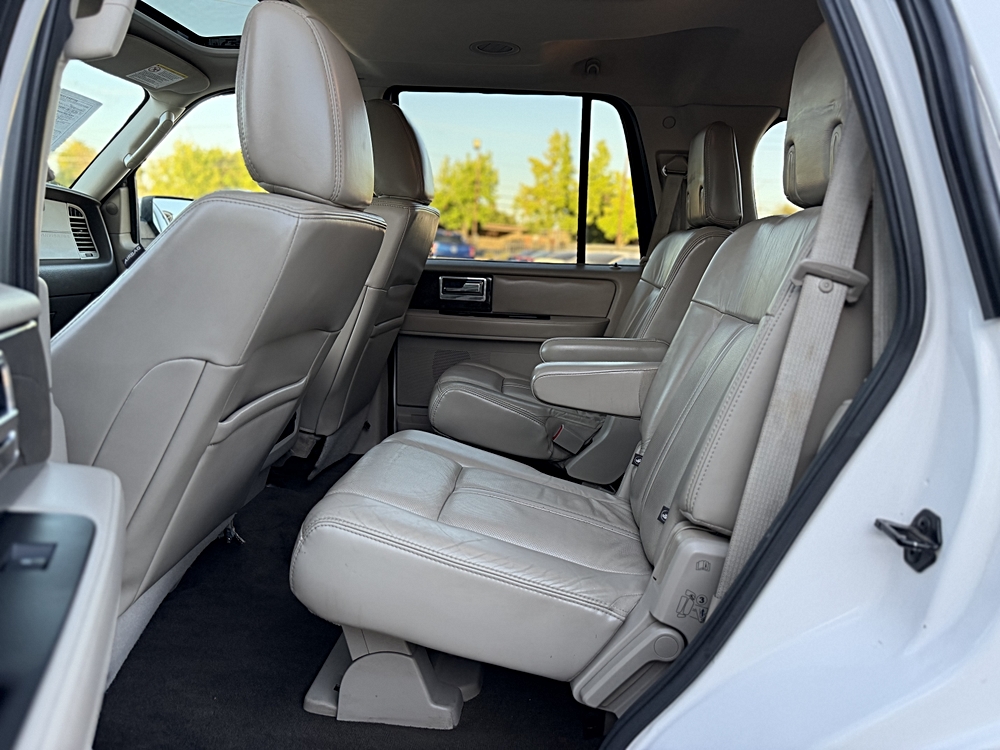 2016 Lincoln Navigator Select - Photo 24