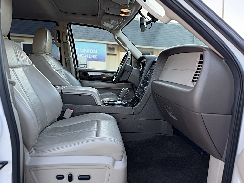 2016 Lincoln Navigator Select - Photo 9