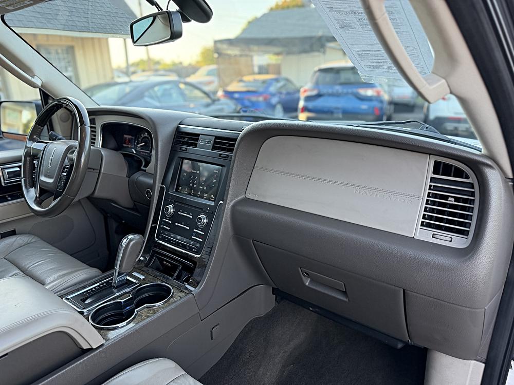 2016 Lincoln Navigator Select - Photo 10