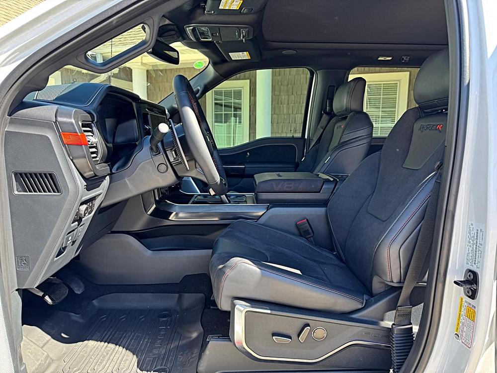 2025 Ford F-150 Raptor - Photo 11