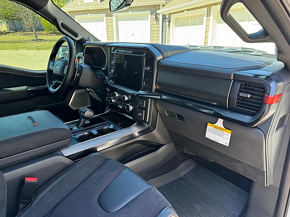 2025 Ford F-150 Raptor - Photo 18