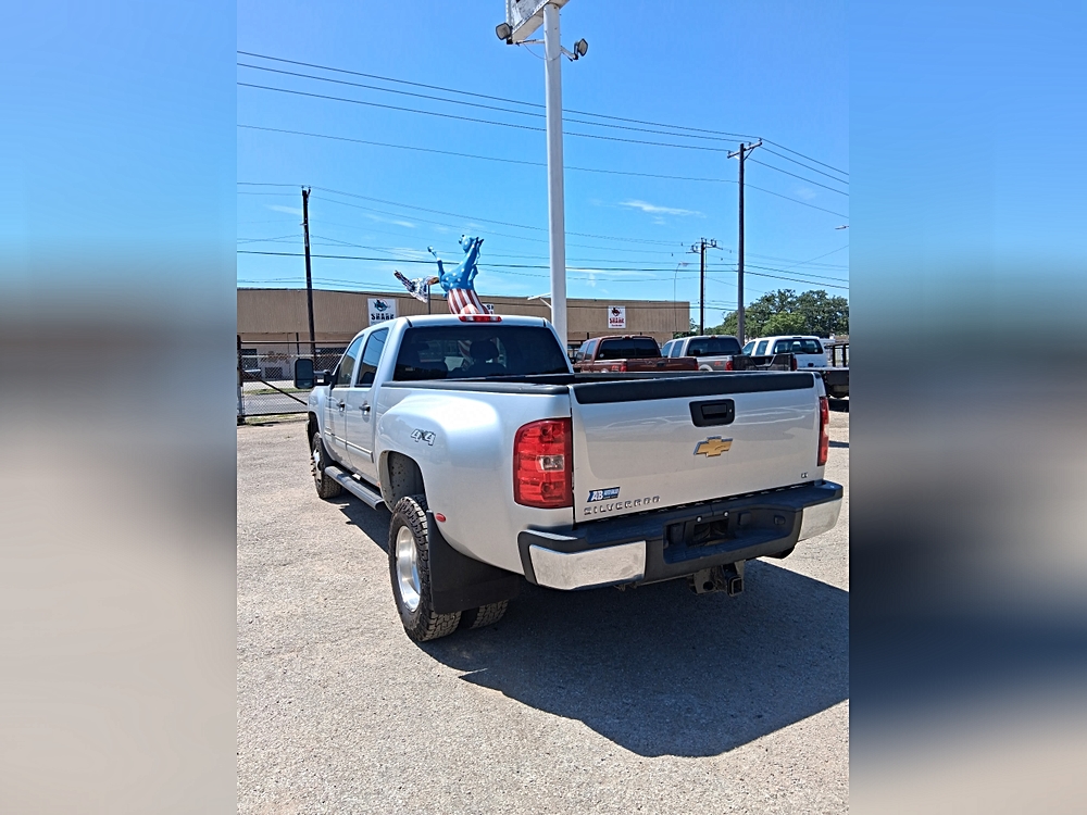2012 Chevrolet Silverado 3500HD LT - Photo 7