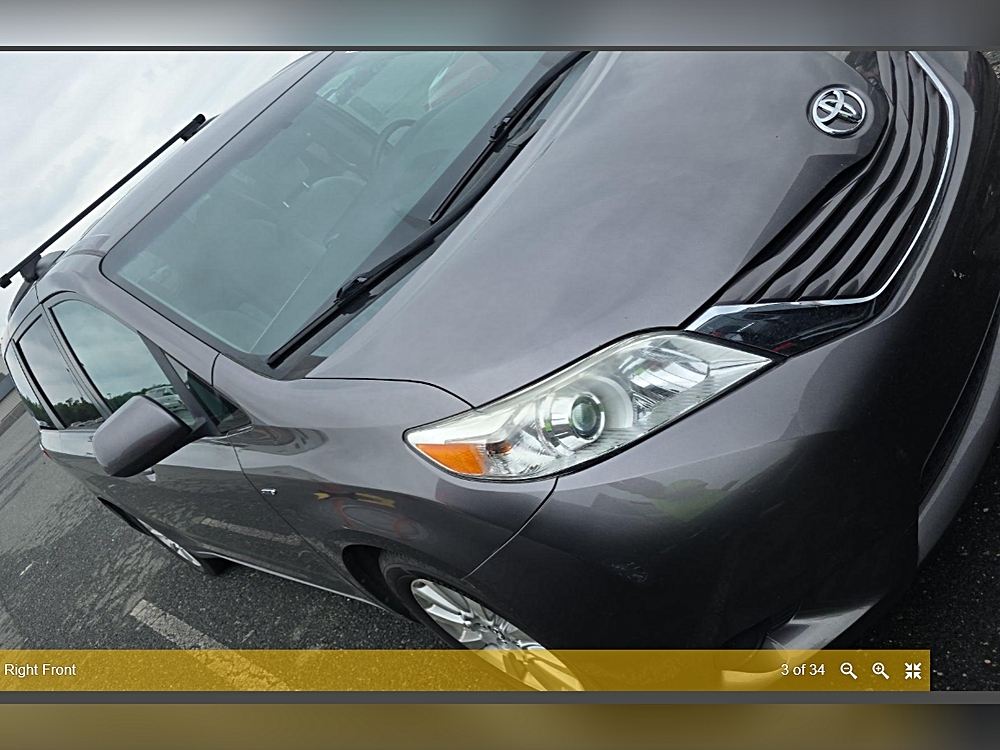 2016 Toyota Sienna LE V6 AWD 7-Passenger's photo
