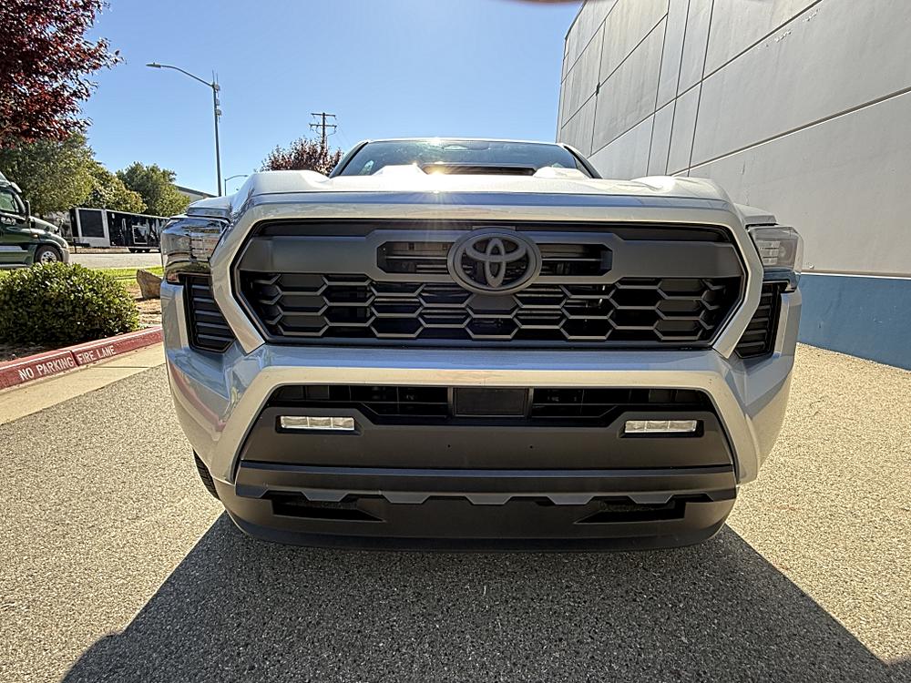 2025 Toyota Tacoma TRD Sport - Photo 8