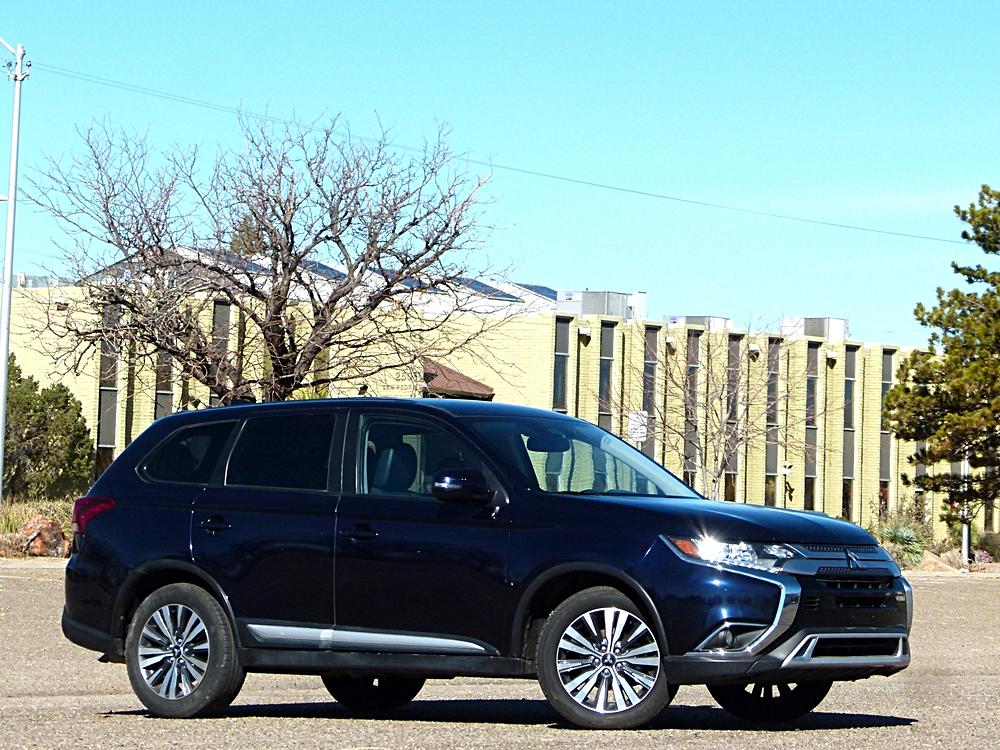 2020 Mitsubishi Outlander SE