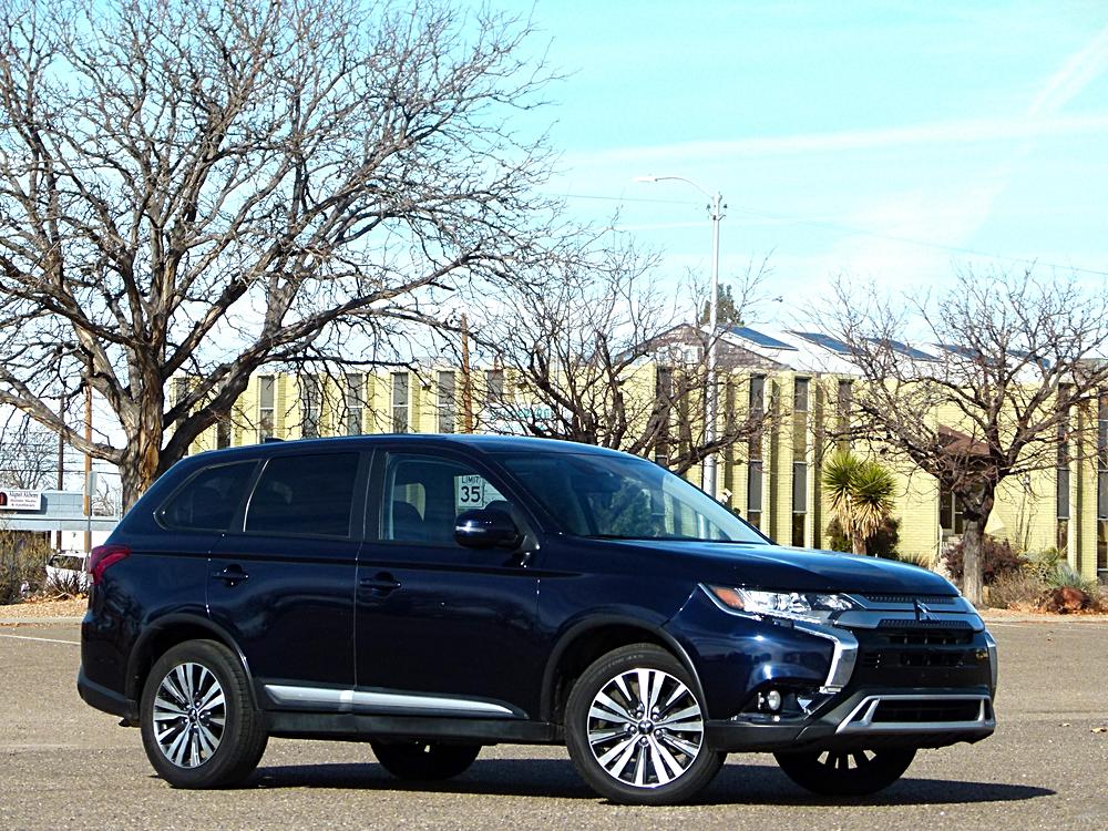 2020 Mitsubishi Outlander SE's photo