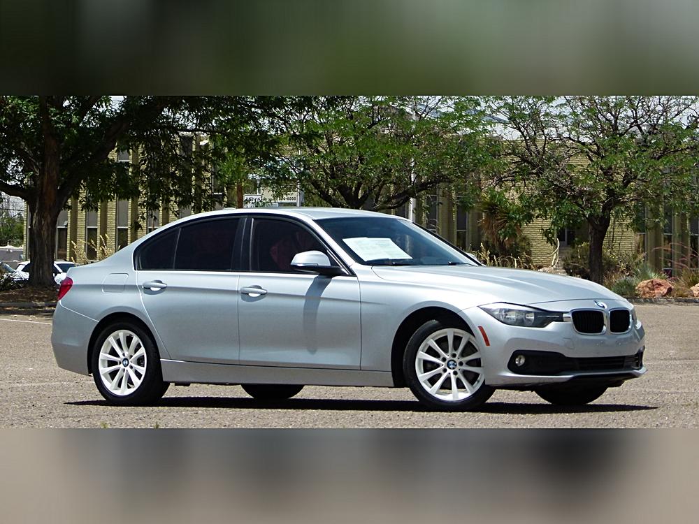 2016 BMW 3 Series 320i Sedan's photo