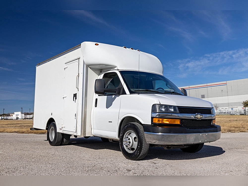 2018 Chevrolet Express Cutaway Base's photo