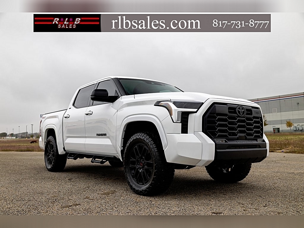2023 Toyota Tundra SR5's photo