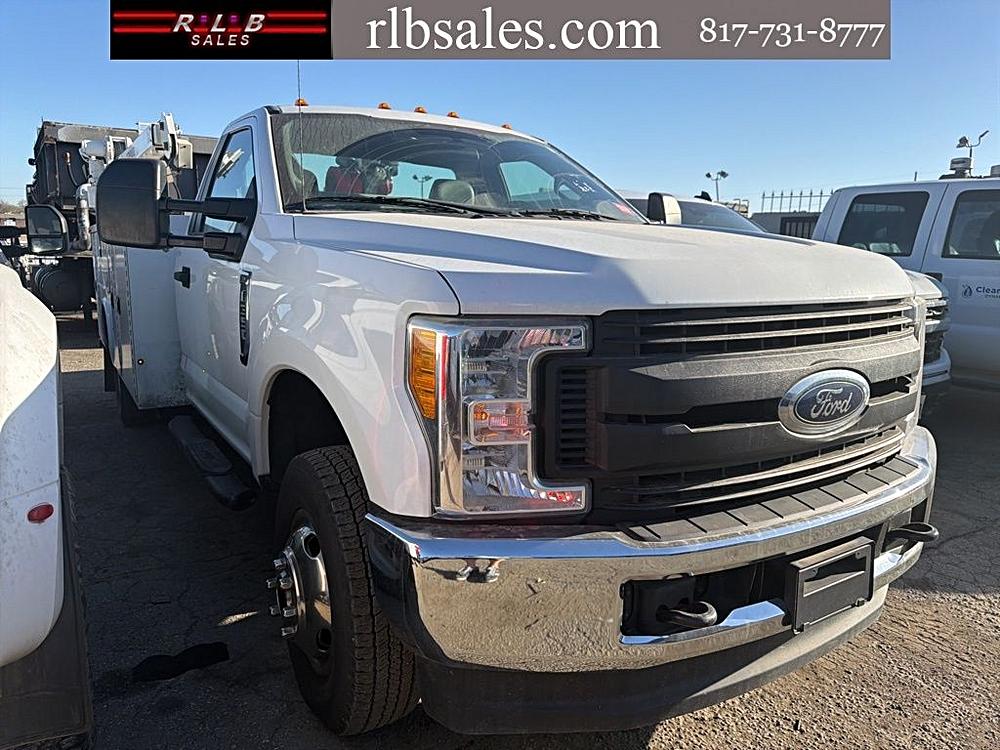 2017 Ford F-350 Super Duty Chassis Cab XLT