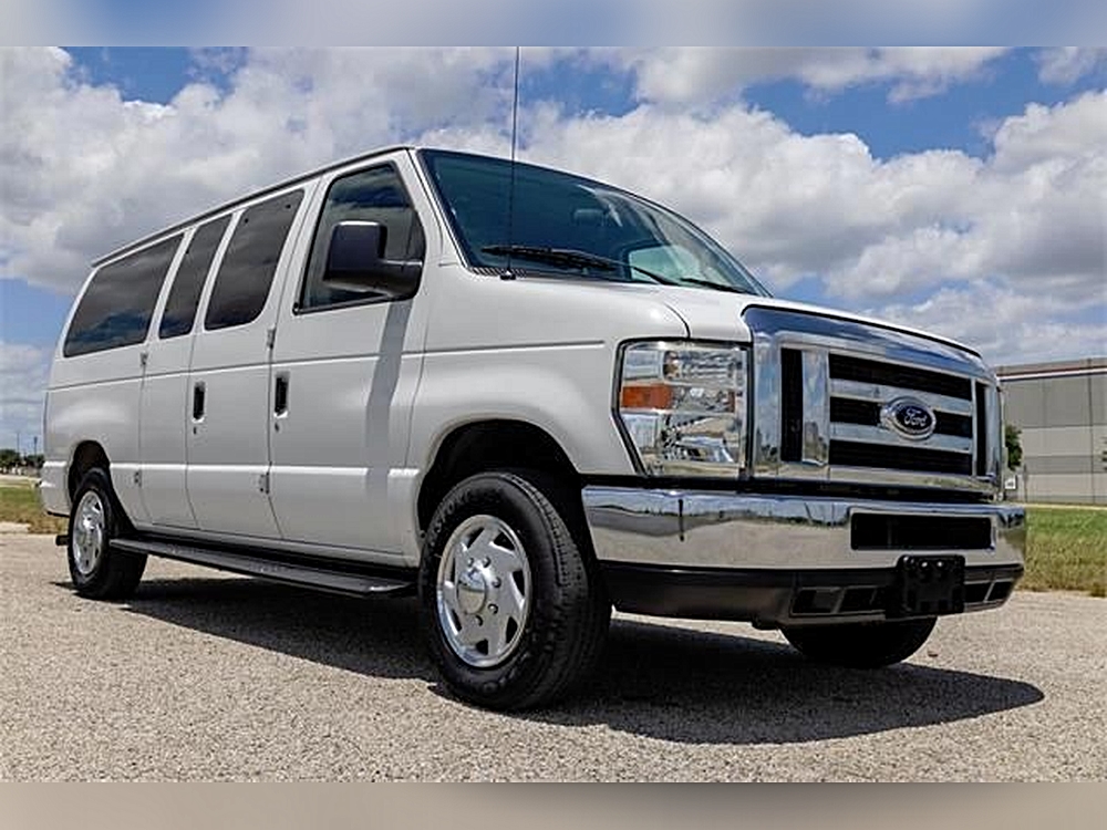 2011 Ford E-Series E-150 XLT's photo
