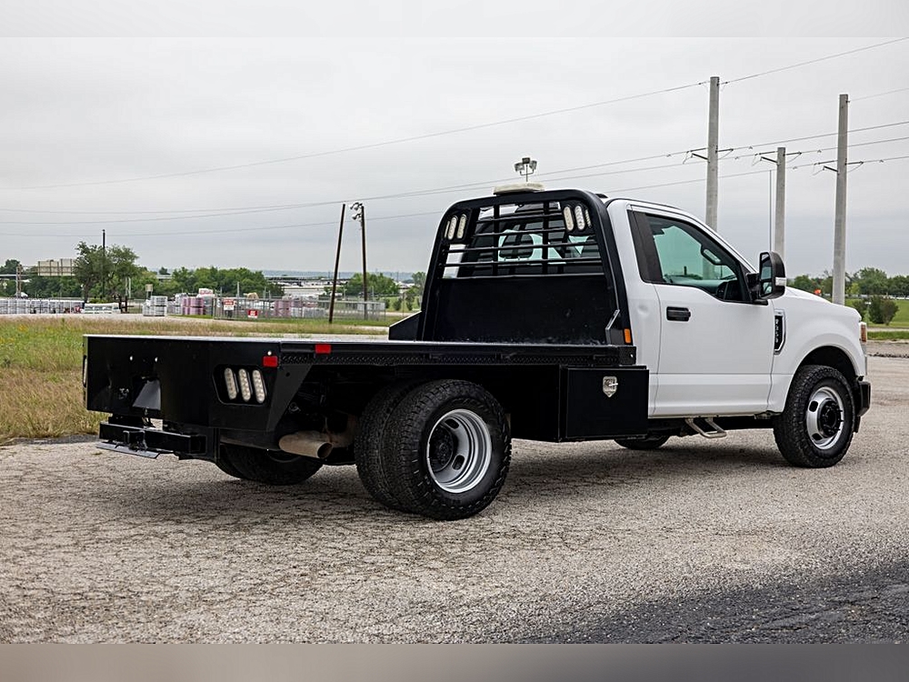 2020 Ford F-350 Super Duty Chassis Cab XL - Photo 7