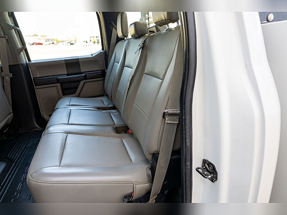 2019 Ford F-350 Super Duty Chassis Cab XL - Photo 11