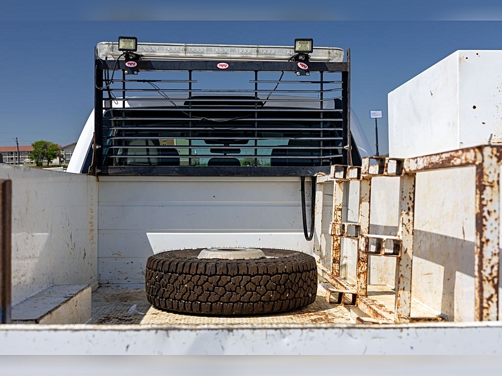 2019 Ford F-350 Super Duty Chassis Cab XL - Photo 20