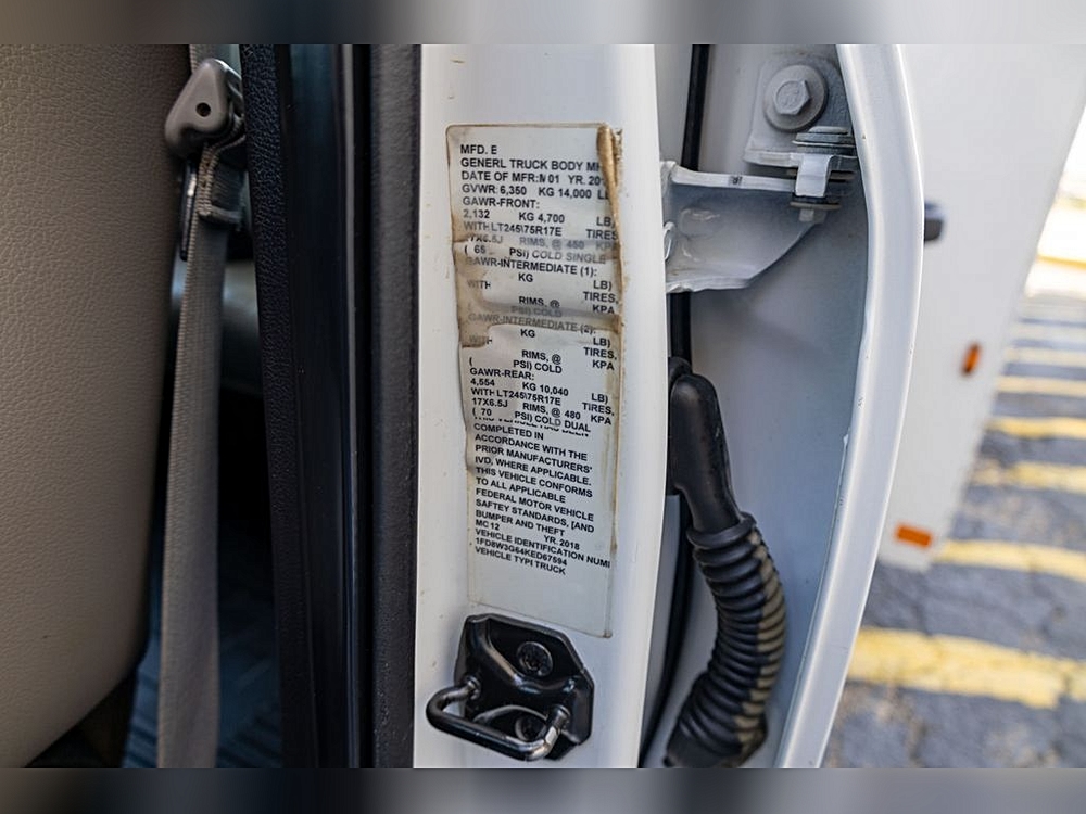 2019 Ford F-350 Super Duty Chassis Cab XL - Photo 24