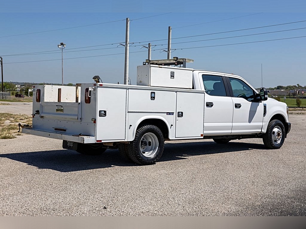 2019 Ford F-350 Super Duty Chassis Cab XL - Photo 7