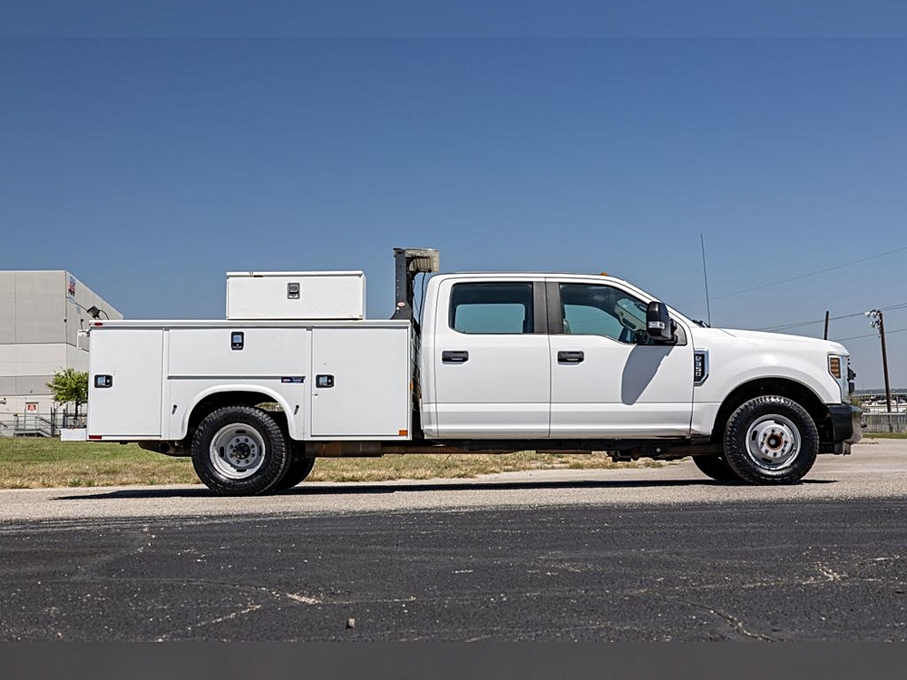 2019 Ford F-350 Super Duty Chassis Cab XL - Photo 8