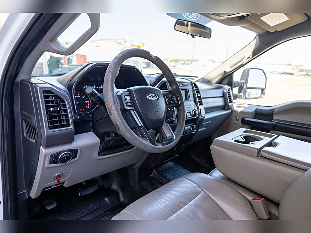 2019 Ford F-350 Super Duty Chassis Cab XL - Photo 9