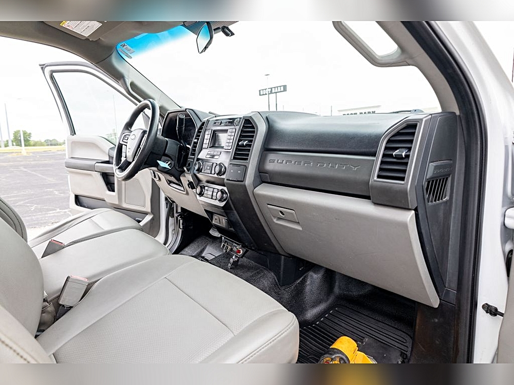 2019 Ford F-550 Super Duty Chassis Cab XL - Photo 12
