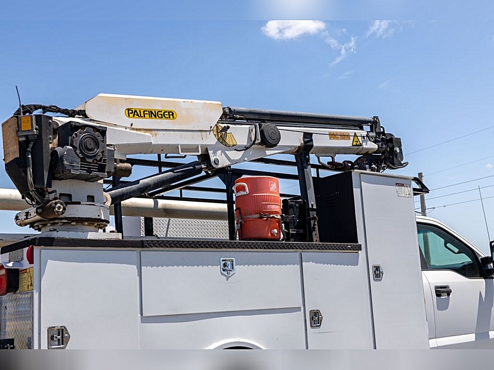 2019 Ford F-550 Super Duty Chassis Cab XL - Photo 18