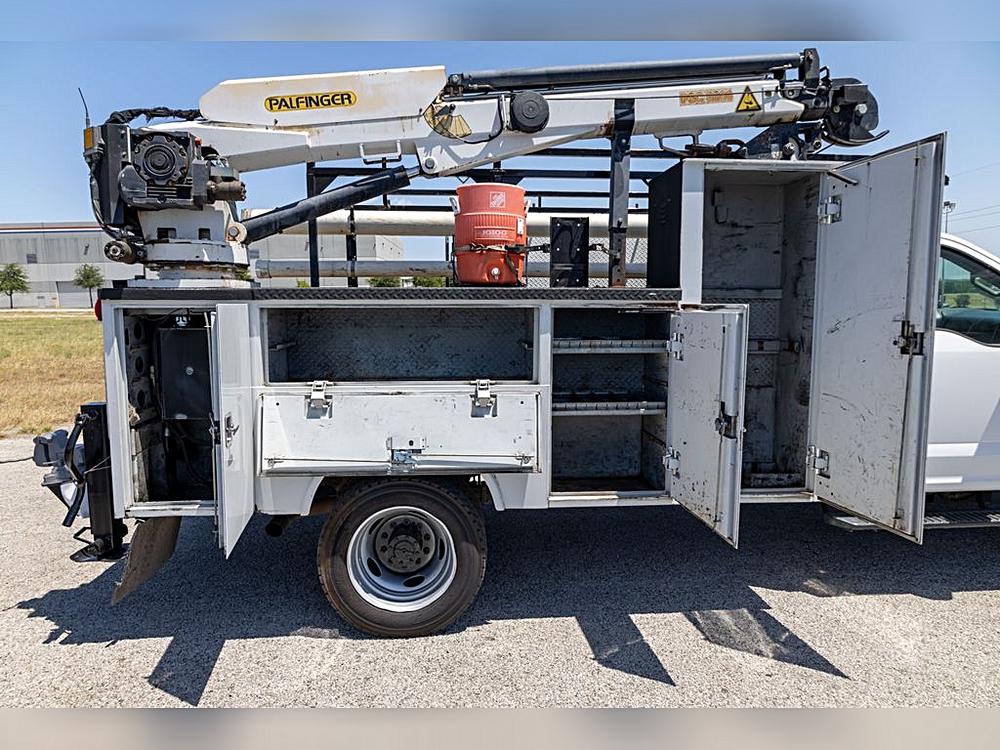 2019 Ford F-550 Super Duty Chassis Cab XL - Photo 19