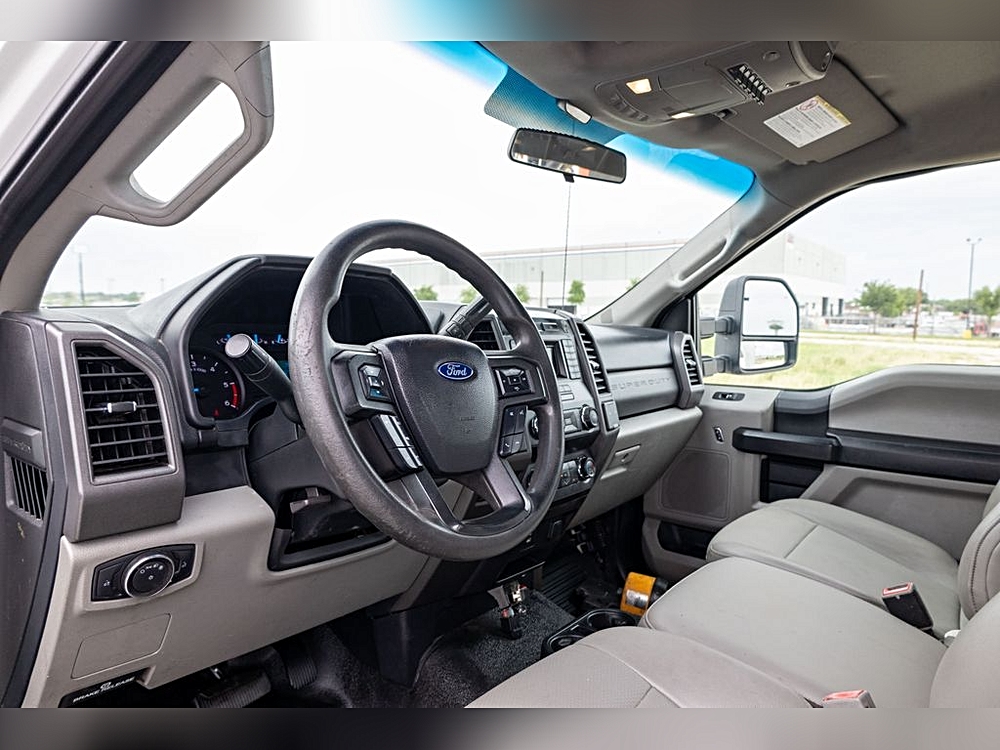 2019 Ford F-550 Super Duty Chassis Cab XL - Photo 9