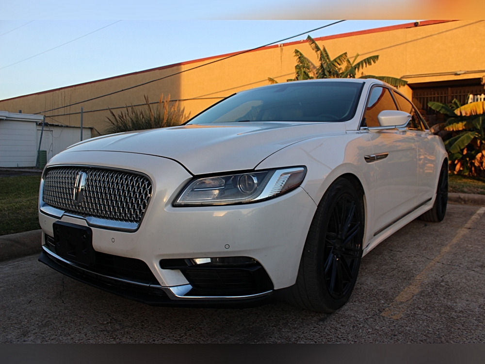 2017 Lincoln Continental Premiere's photo