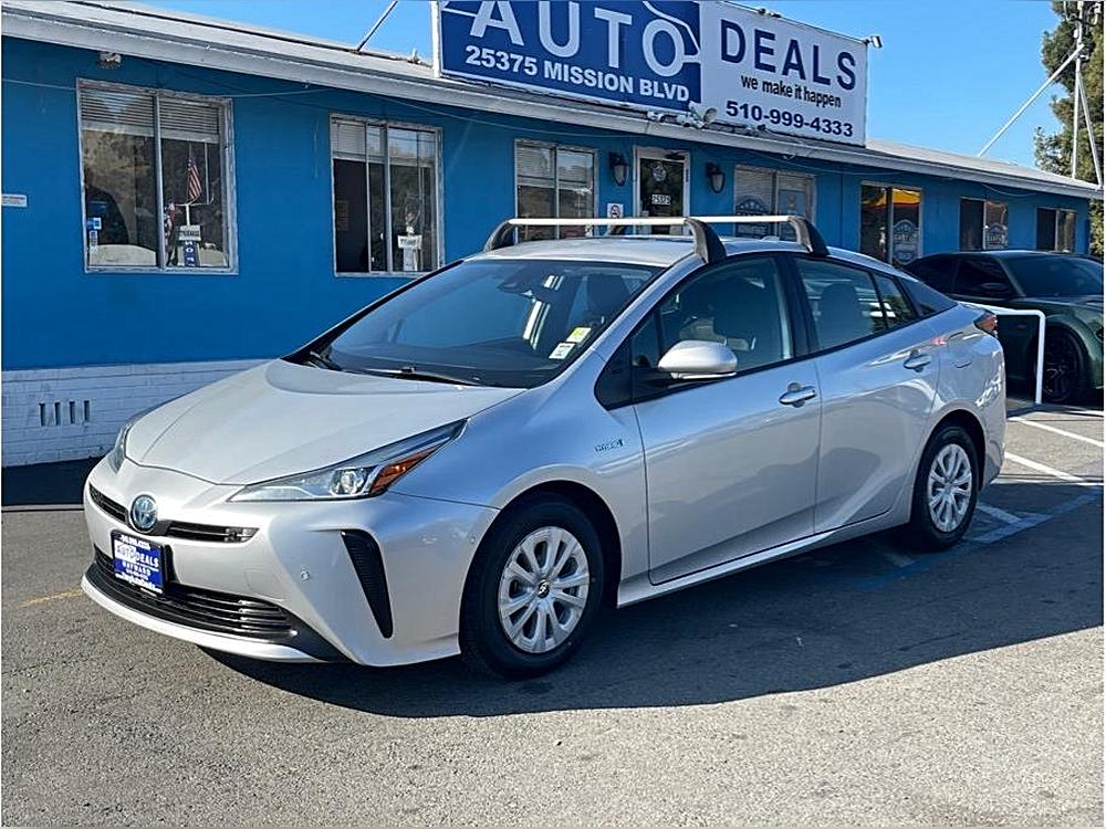 2021 Toyota Prius LE's photo