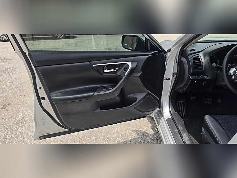 2022 Nissan Altima SR - Photo 136