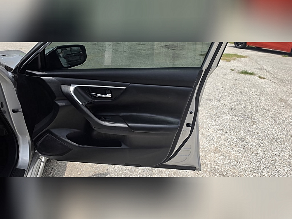 2022 Nissan Altima SR - Photo 137