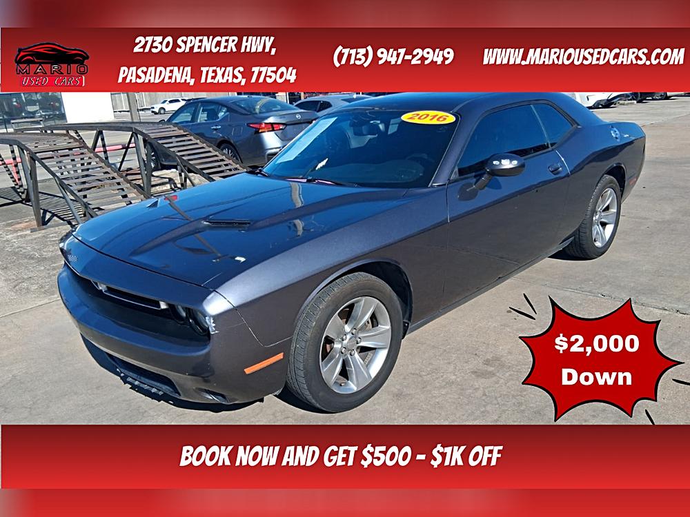 2016 Dodge Challenger SXT's photo