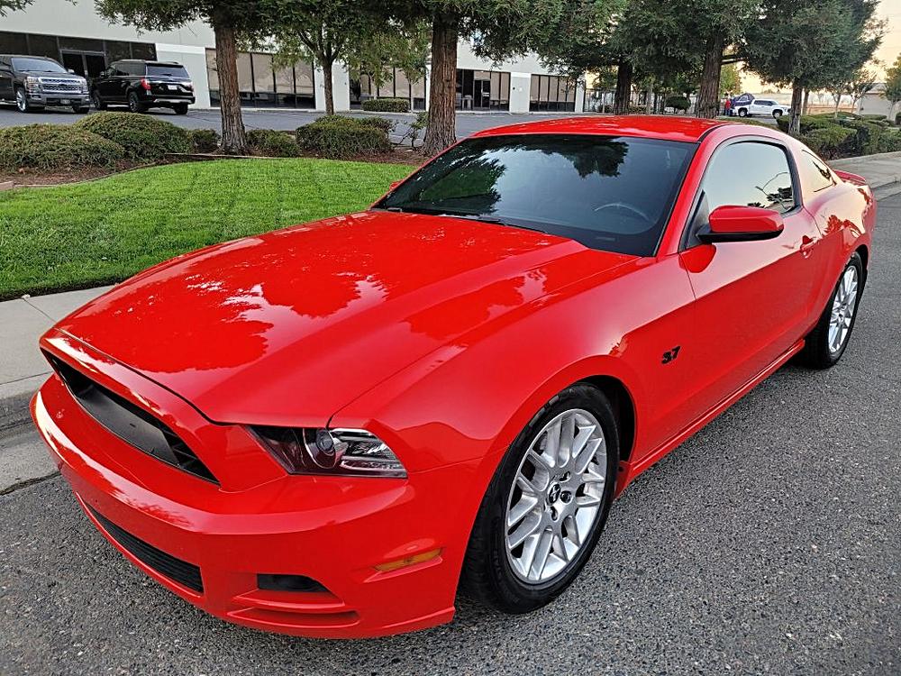 2014 Ford Mustang V6 Premium's photo