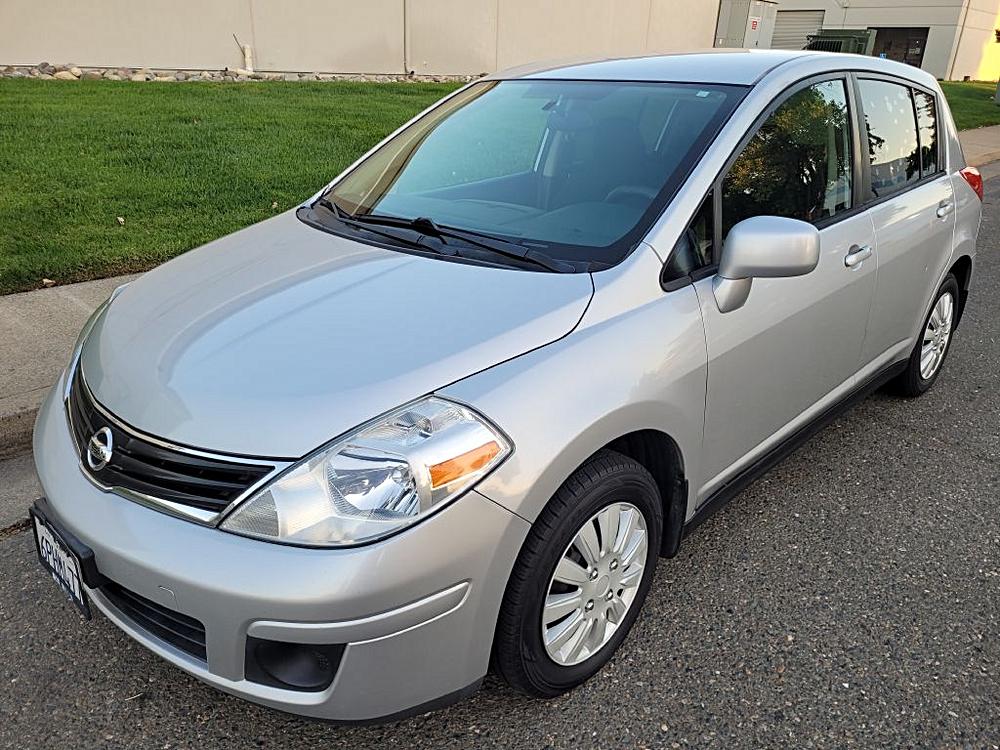 2011 Nissan Versa's photo